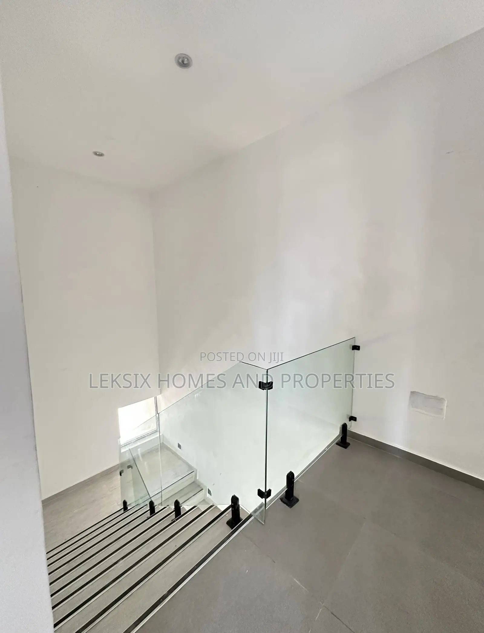 3bdrm Townhouse/Terrace in A Well Secured, Lekki Phase 1 for sale in Lekki Phase 1