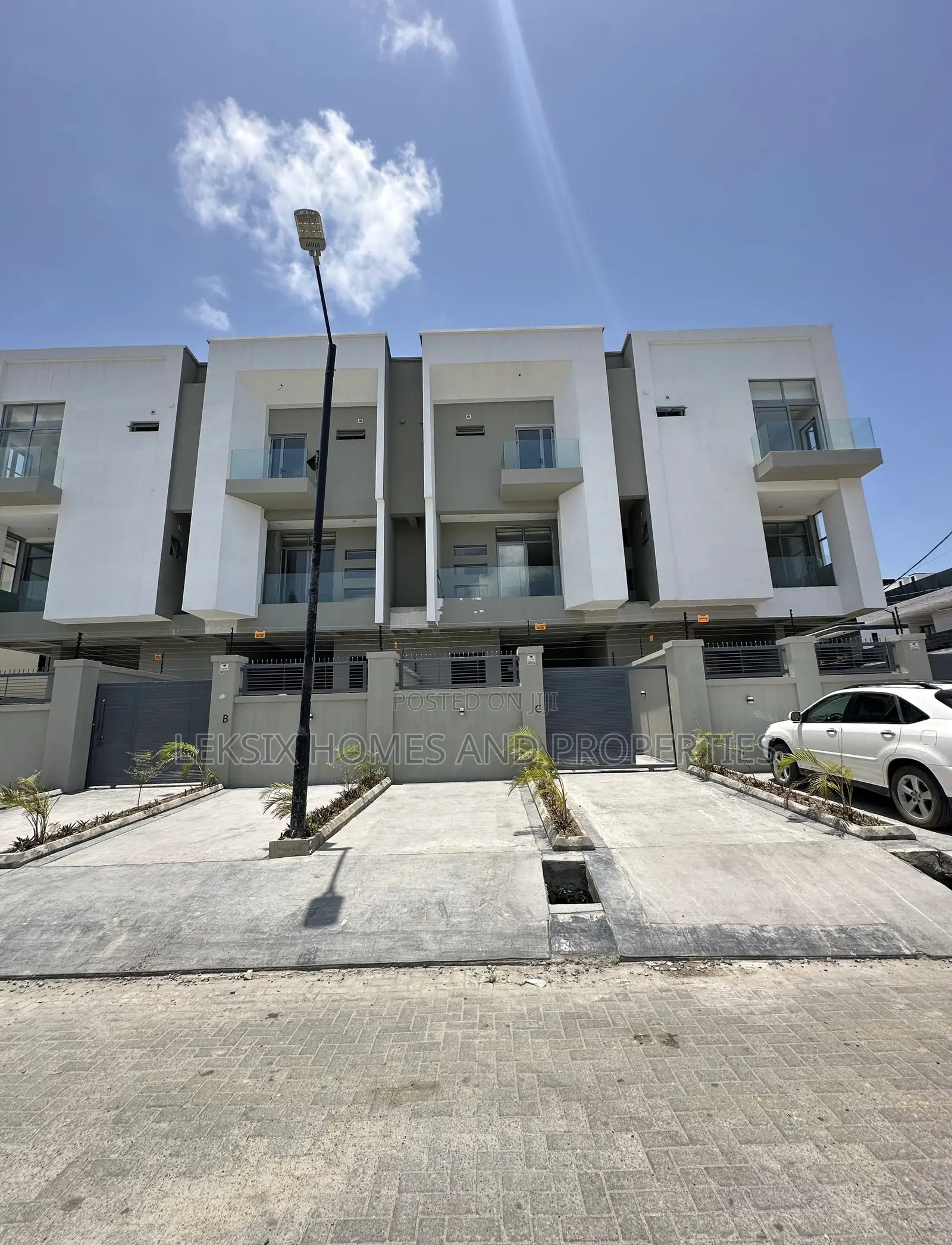 3bdrm Townhouse/Terrace in A Well Secured, Lekki Phase 1 for sale in Lekki Phase 1