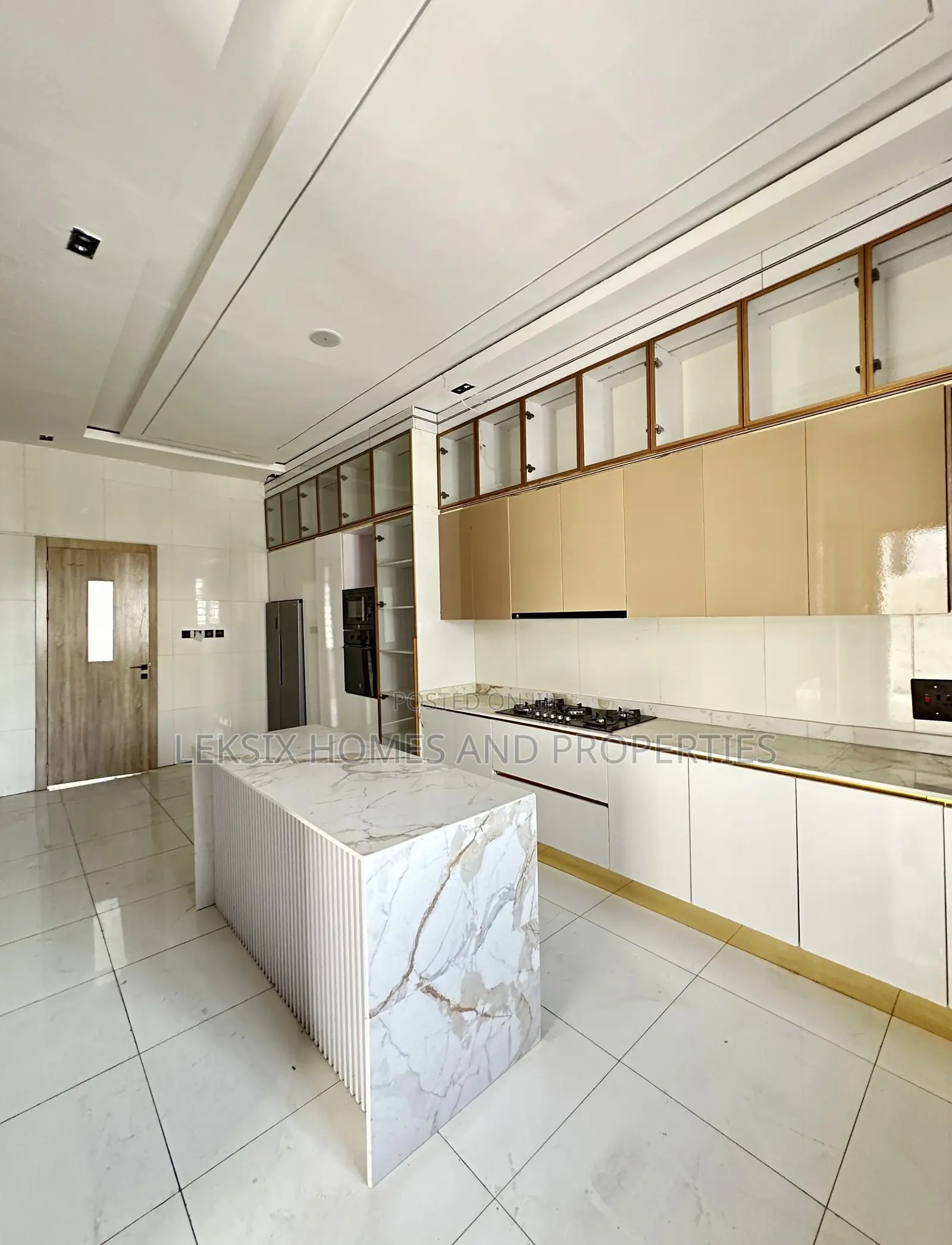5bdrm Duplex in A Well Secured, Lekki Phase 2 for sale in Lekki Phase 2