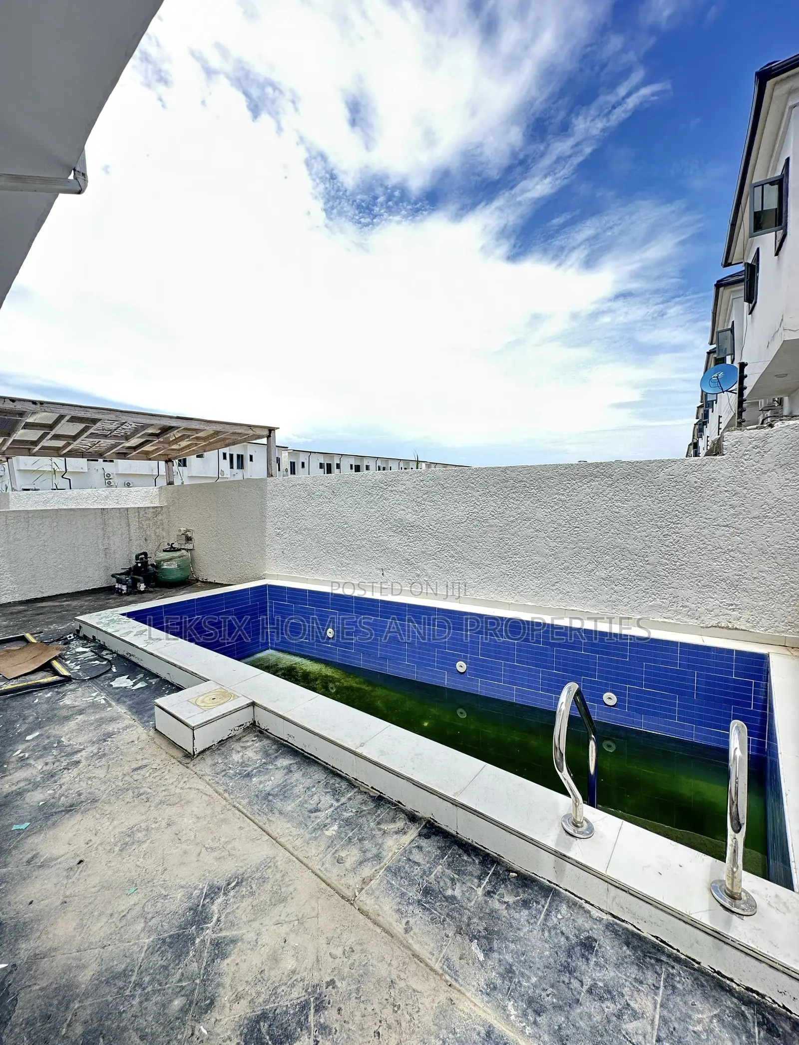 5bdrm Duplex in A Well Secured, Lekki Phase 2 for sale in Lekki Phase 2