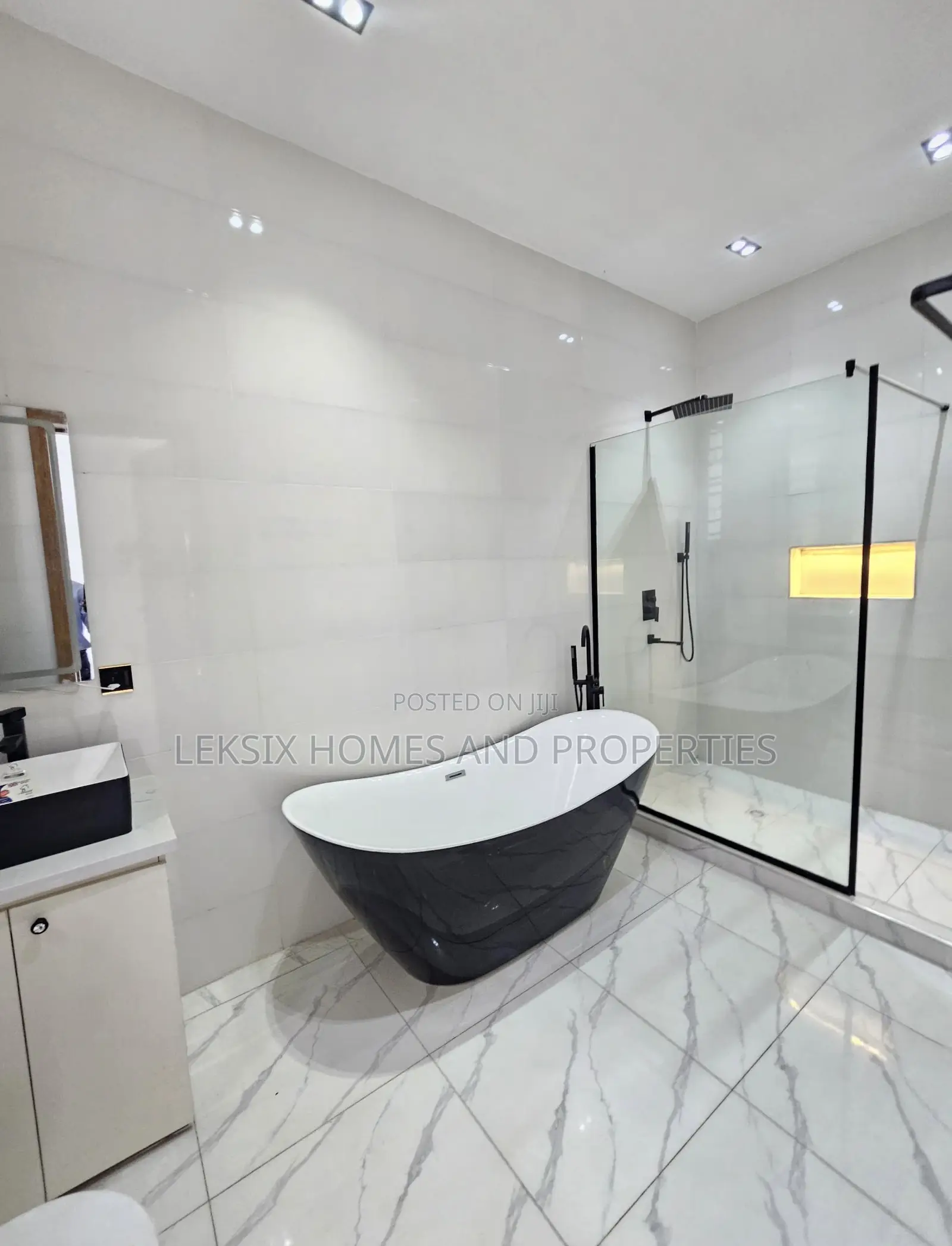 4bdrm Duplex in A Well Secured, Lekki Phase 2 for sale in Lekki Phase 2