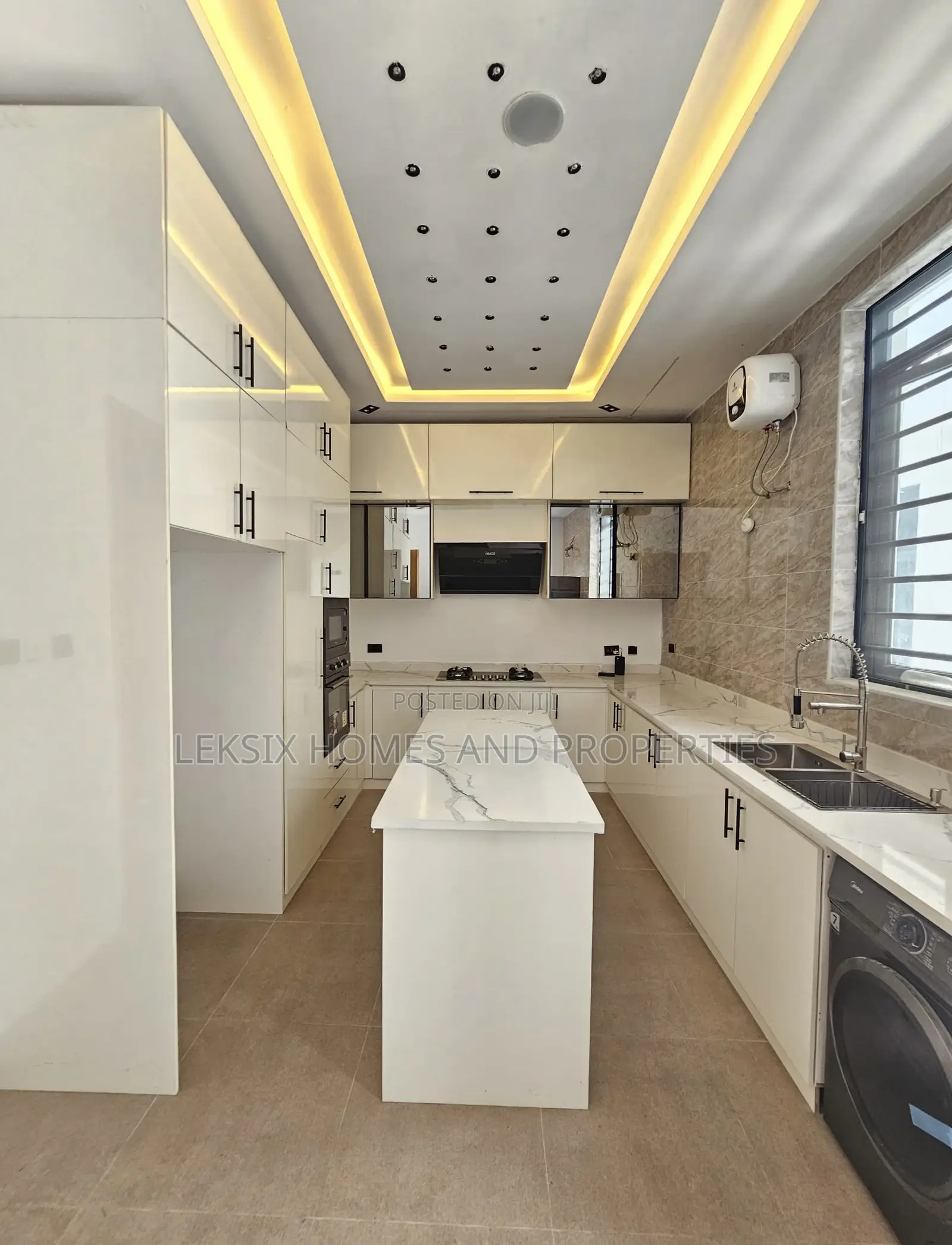 4bdrm Duplex in A Well Secured, Lekki Phase 2 for sale in Lekki Phase 2