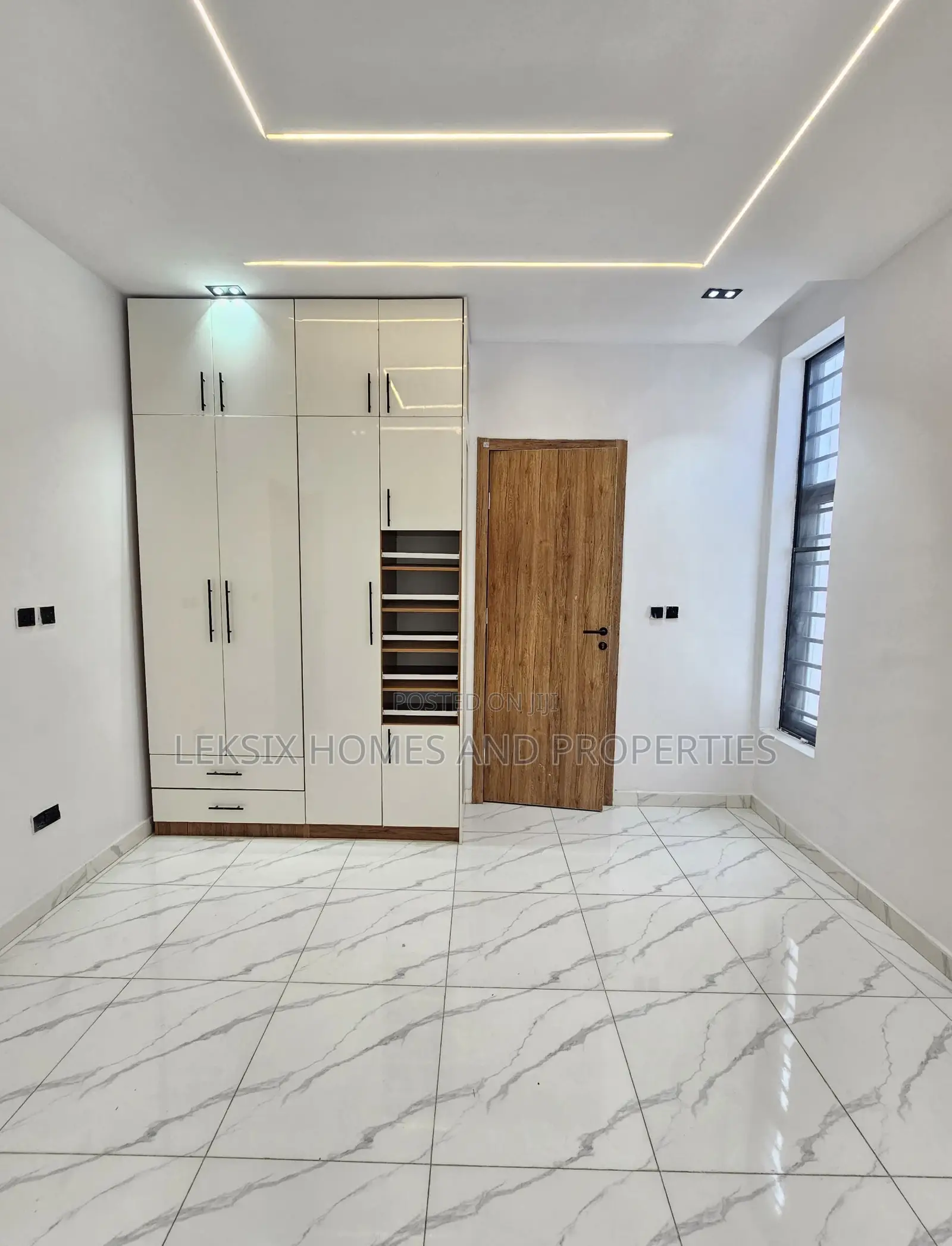 4bdrm Duplex in A Well Secured, Lekki Phase 2 for sale in Lekki Phase 2