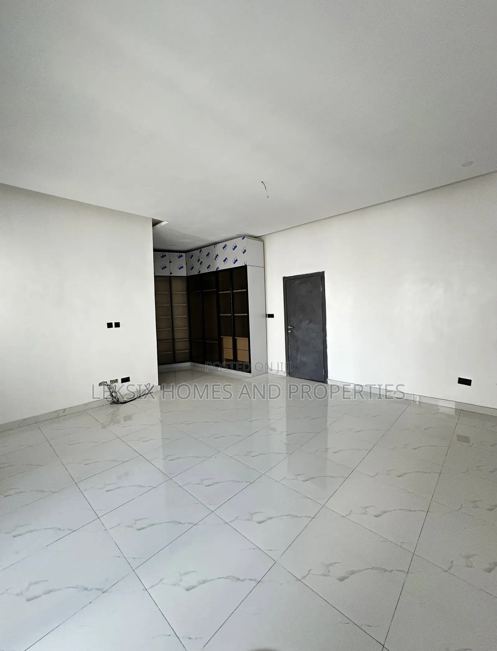 4bdrm Duplex in A Well Secured, Lekki Phase 2 for sale in Lekki Phase 2