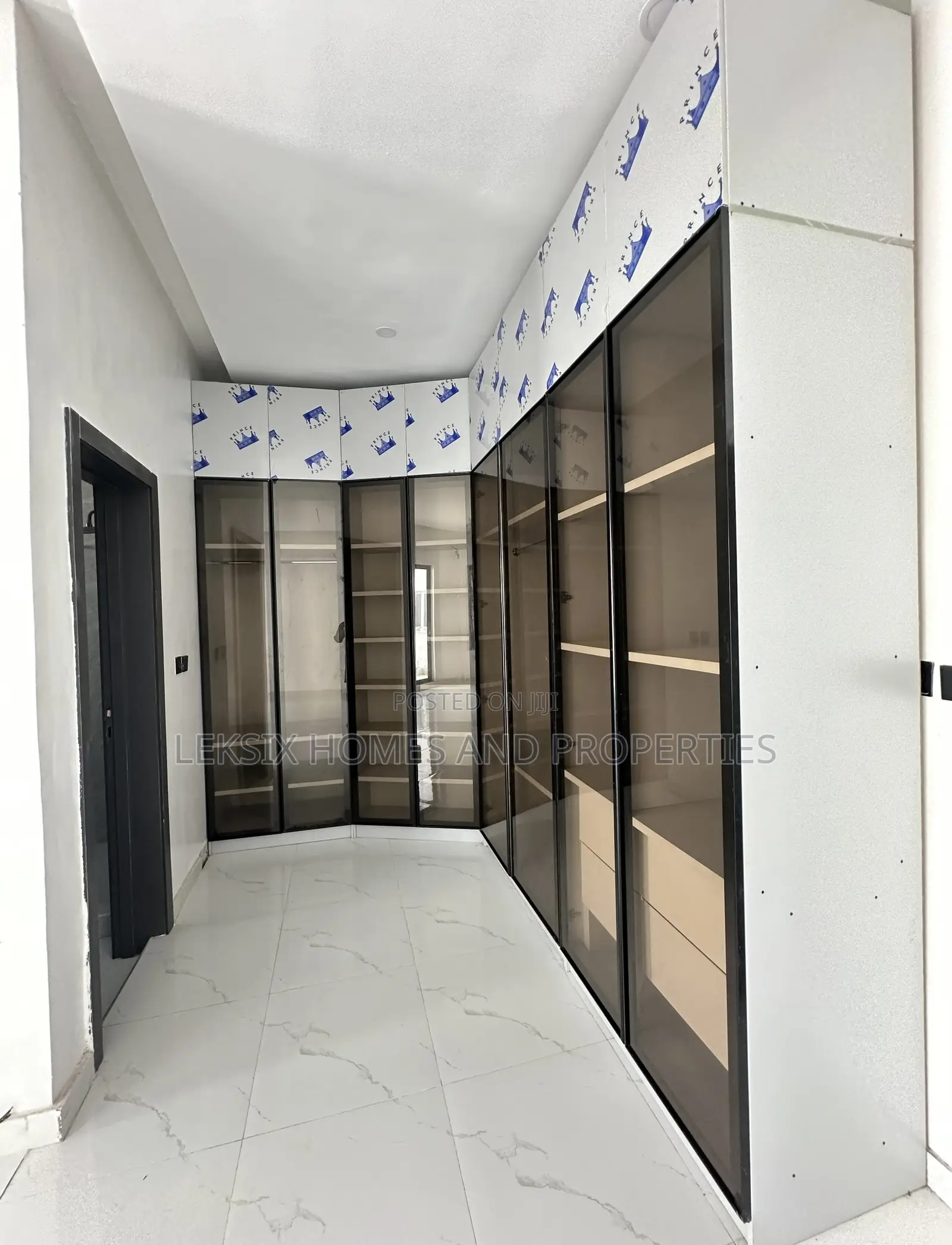 4bdrm Duplex in A Well Secured, Lekki Phase 2 for sale in Lekki Phase 2