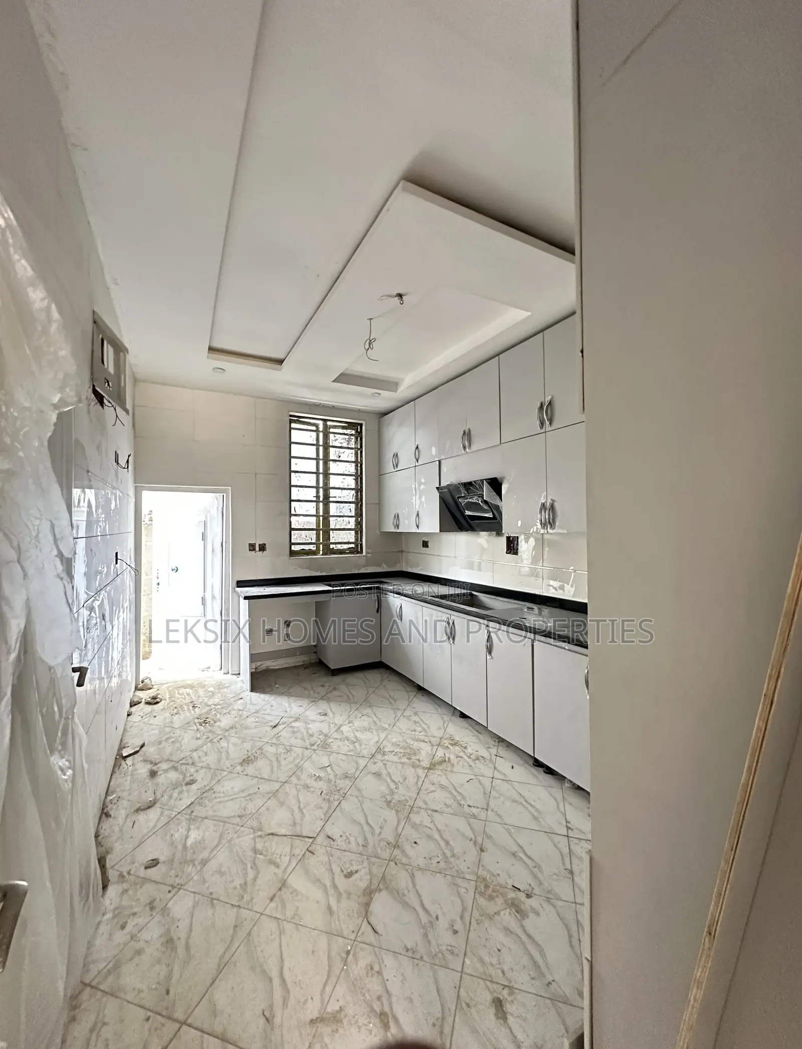 3bdrm Townhouse/Terrace in A Well Secured, Lekki Phase 2 for sale in Lekki Phase 2