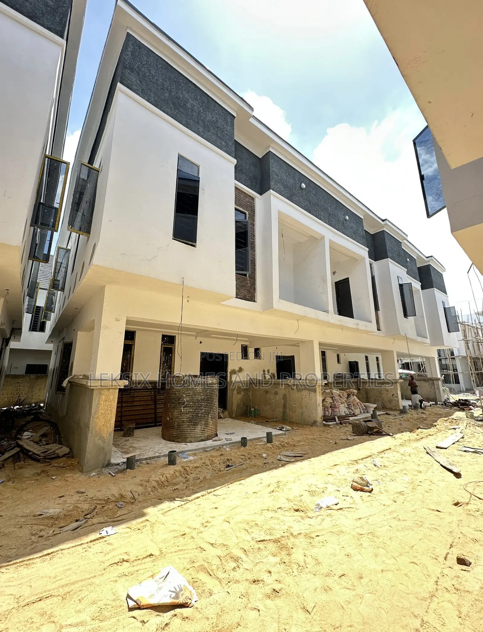 3bdrm Townhouse/Terrace in A Well Secured, Lekki Phase 2 for sale in Lekki Phase 2