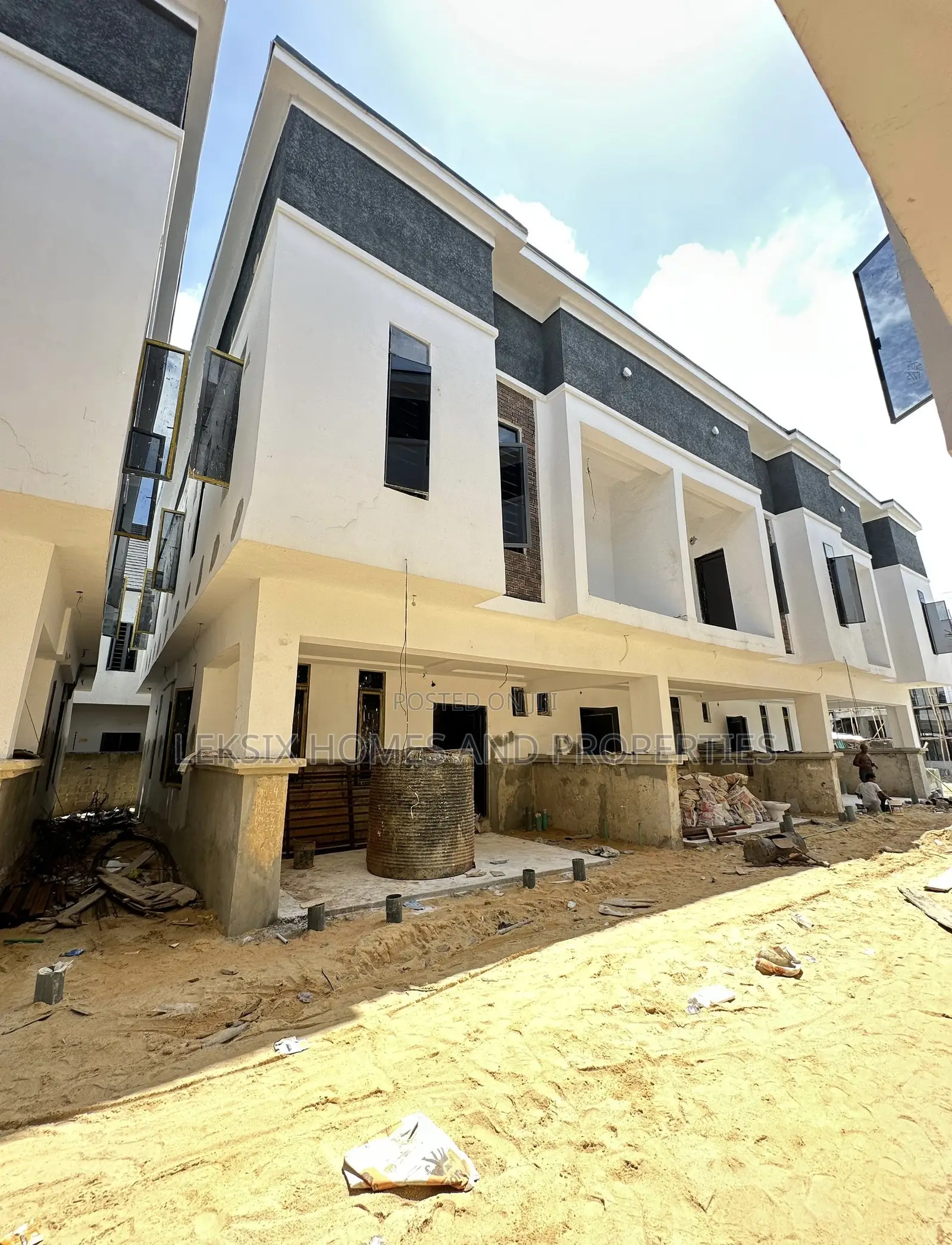 3bdrm Townhouse/Terrace in A Well Secured, Lekki Phase 2 for sale in Lekki Phase 2