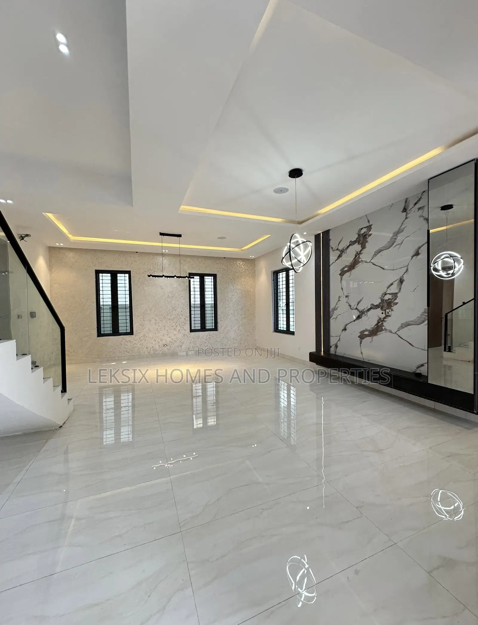 5bdrm Duplex in A Well Secured, Lekki Phase 1 for sale in Lekki Phase 1