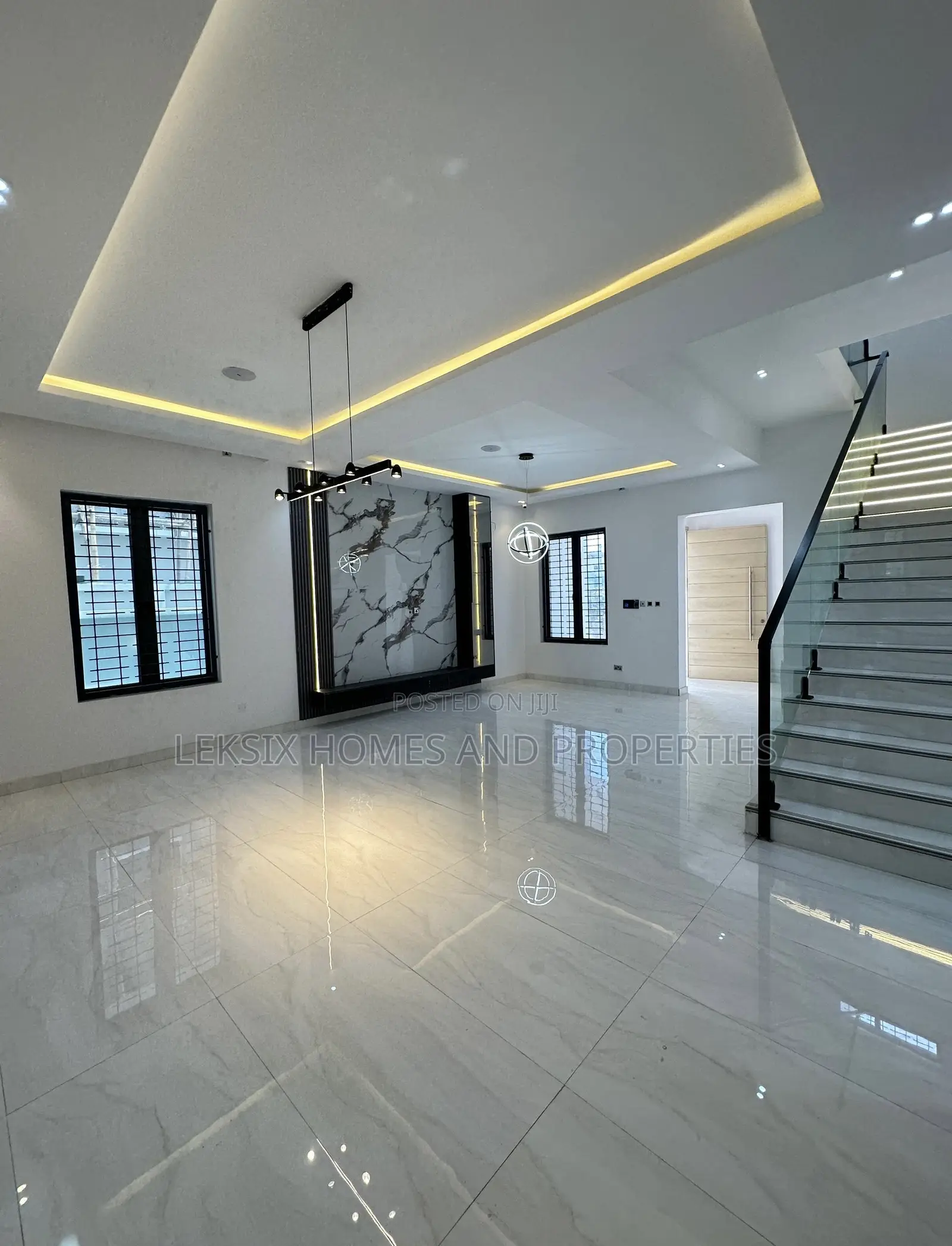 5bdrm Duplex in A Well Secured, Lekki Phase 1 for sale in Lekki Phase 1