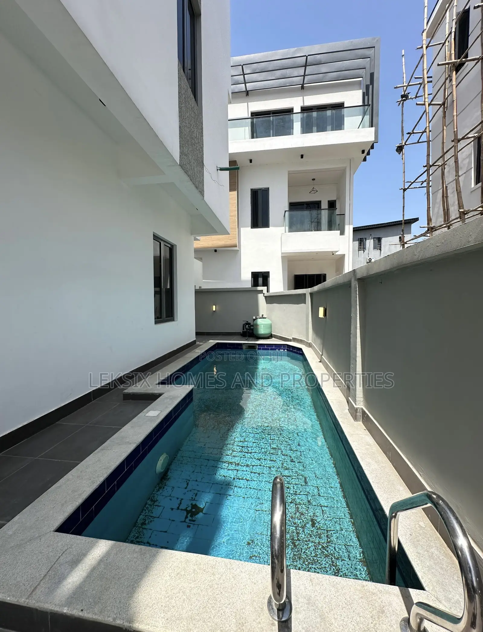 5bdrm Duplex in A Well Secured, Lekki Phase 1 for sale in Lekki Phase 1