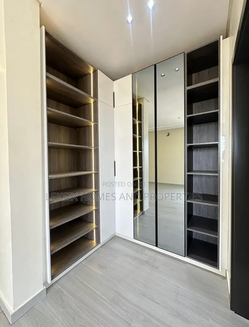 5bdrm Duplex in A Well Secured, Chevron for sale in Chevron