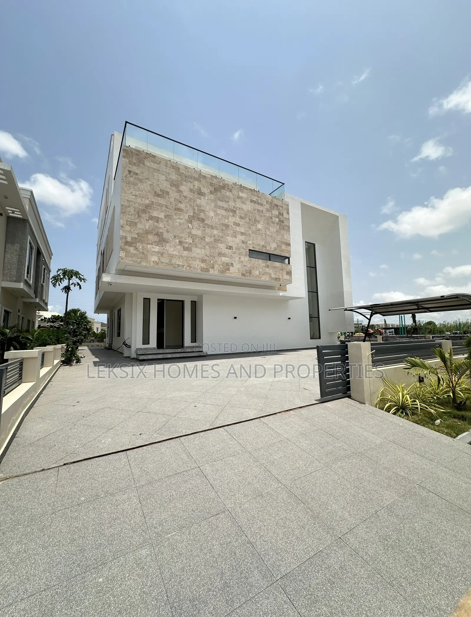 5bdrm Duplex in A Well Secured, Chevron for sale in Chevron