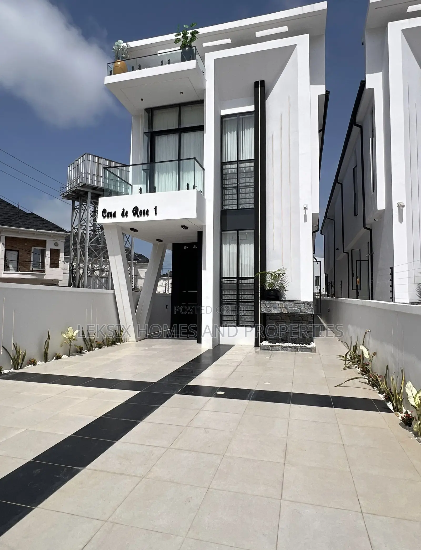 5bdrm Duplex in A Well Secured, Ikota for sale in Ikota
