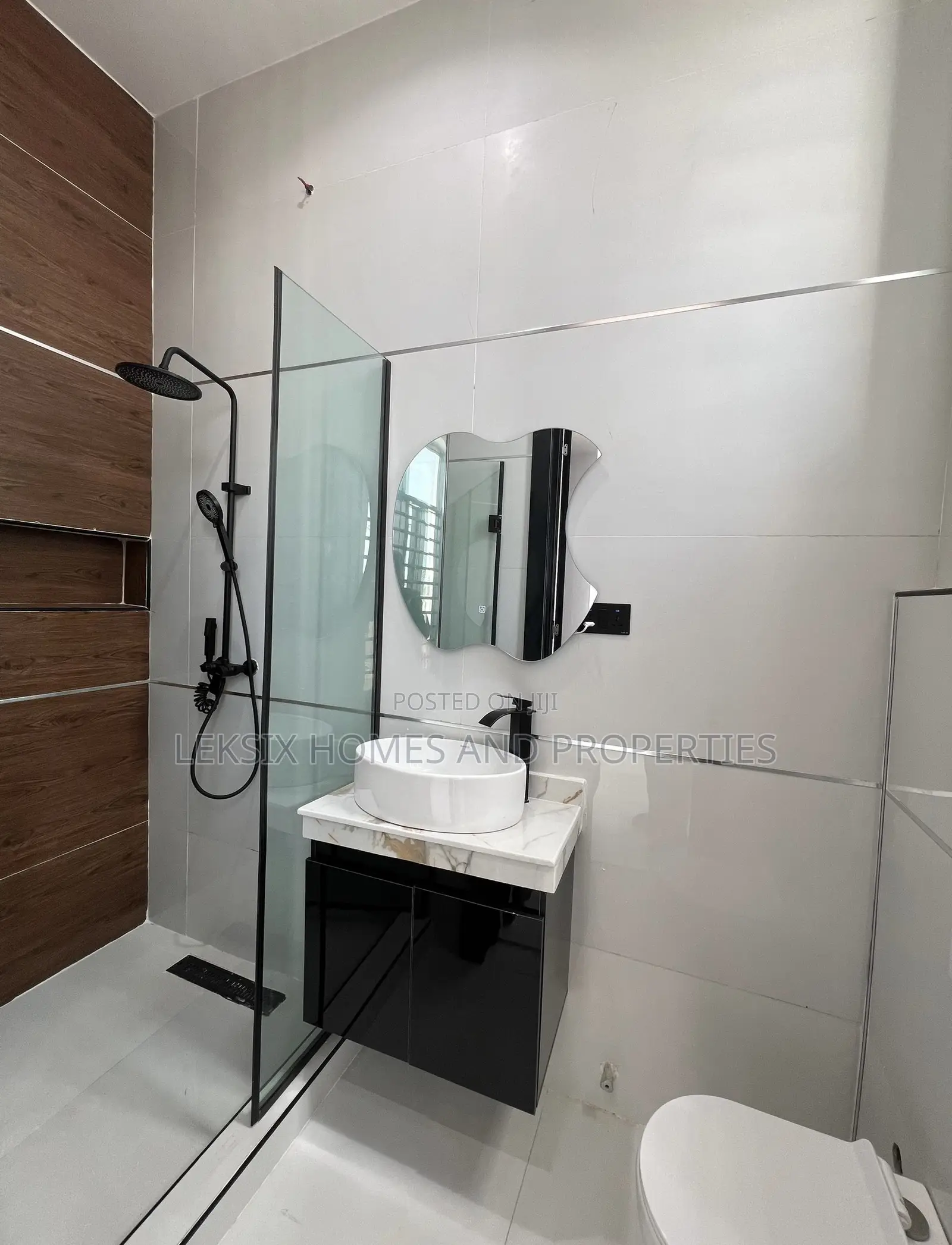 5bdrm Duplex in A Well Secured, Ikota for sale in Ikota