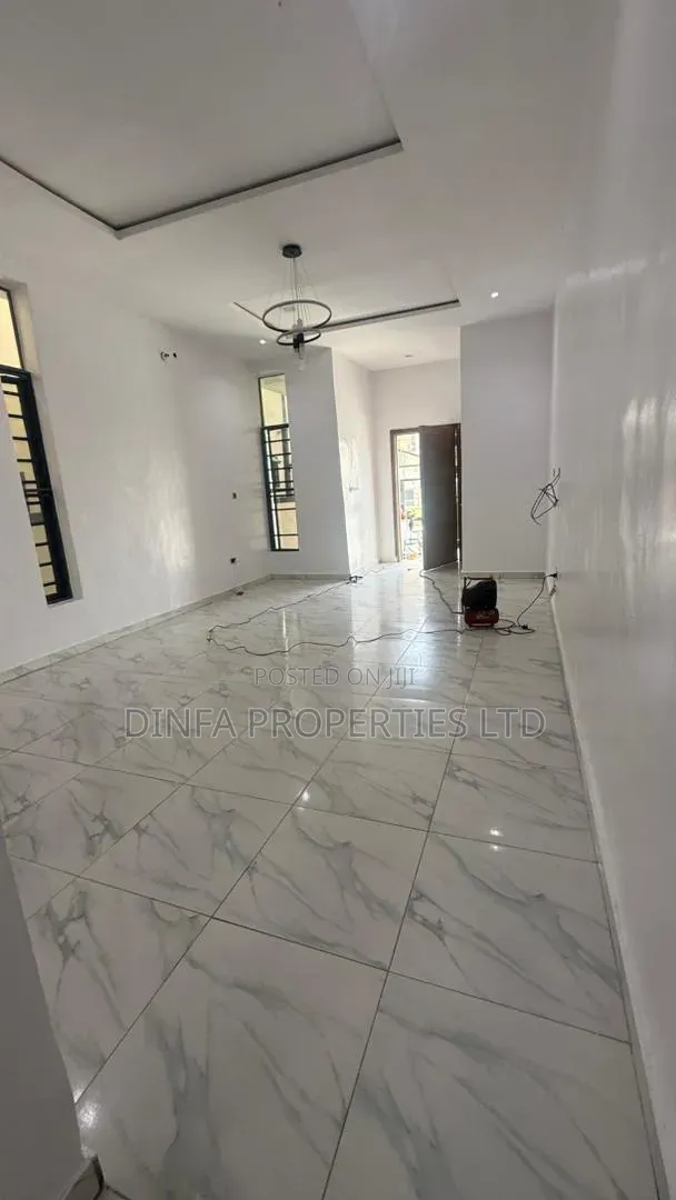 4bdrm Duplex in Ikota for rent in Ikota