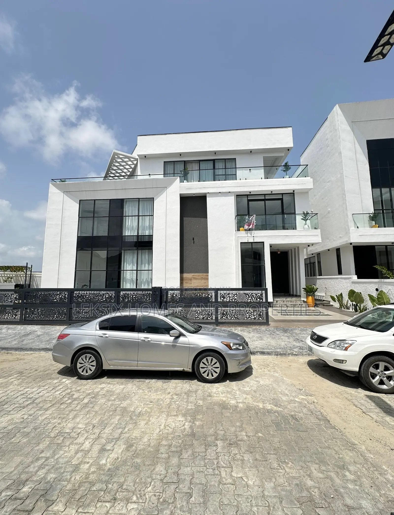 5bdrm Duplex in A Well Secured, Chevron for sale in Chevron