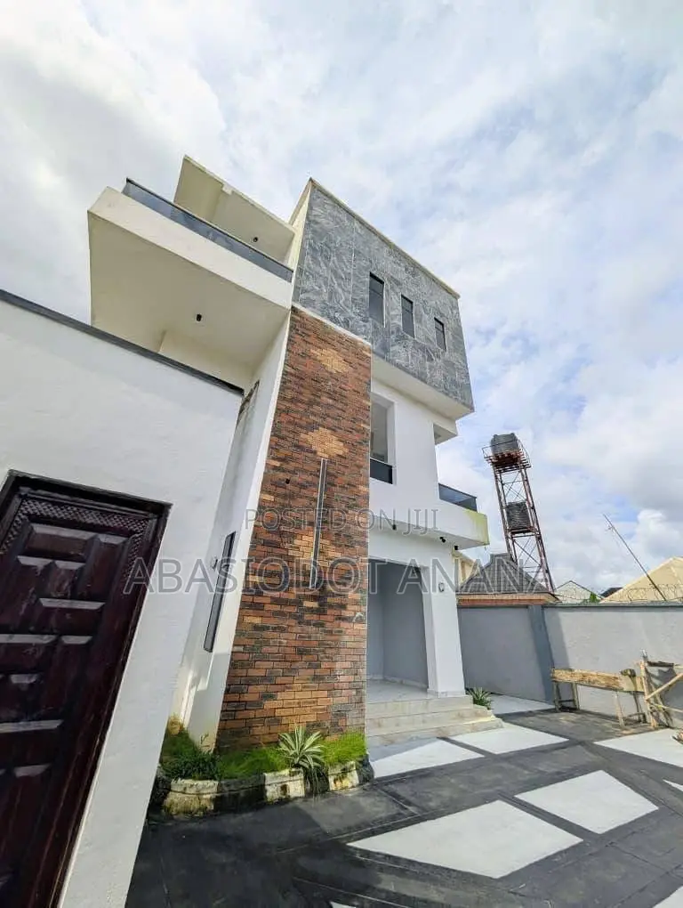 4bdrm Duplex in Ewethousing, Uyo for sale in Uyo