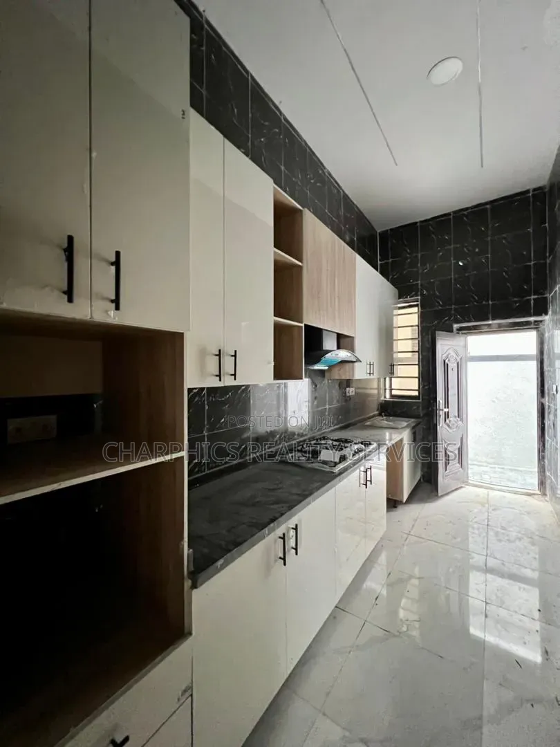 3bdrm Duplex in Off Lekki-Epe Expressway for sale in Off Lekki-Epe Expressway