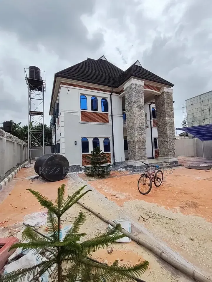 5bdrm Duplex in Shell Cooperative for sale in Eneka