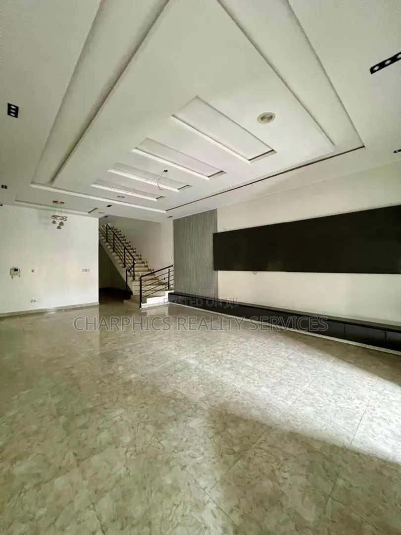 5bdrm Duplex in Osapa london for sale in Osapa london