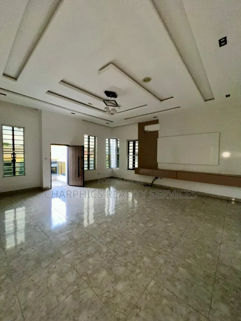 5bdrm Duplex in Osapa london for sale in Osapa london