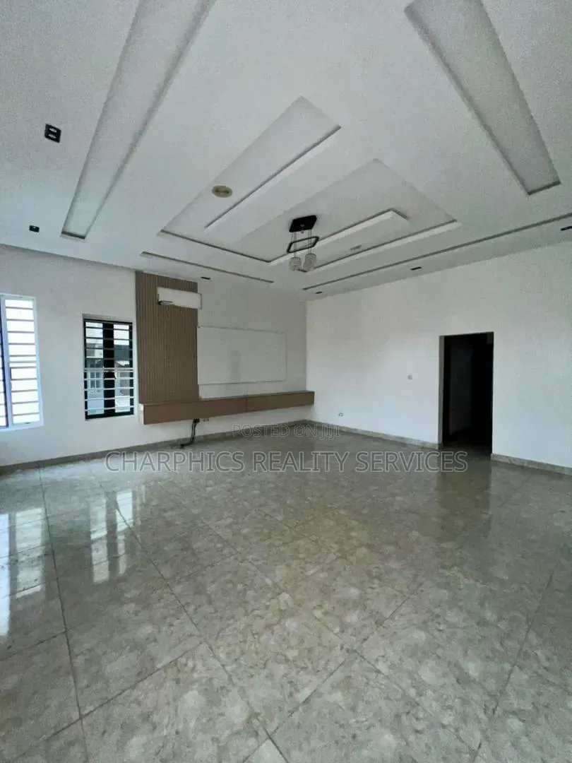 5bdrm Duplex in Osapa london for sale in Osapa london