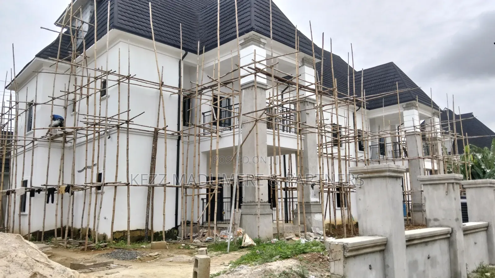 6bdrm Duplex in Main Nafbase Harmony for sale in Eliozu
