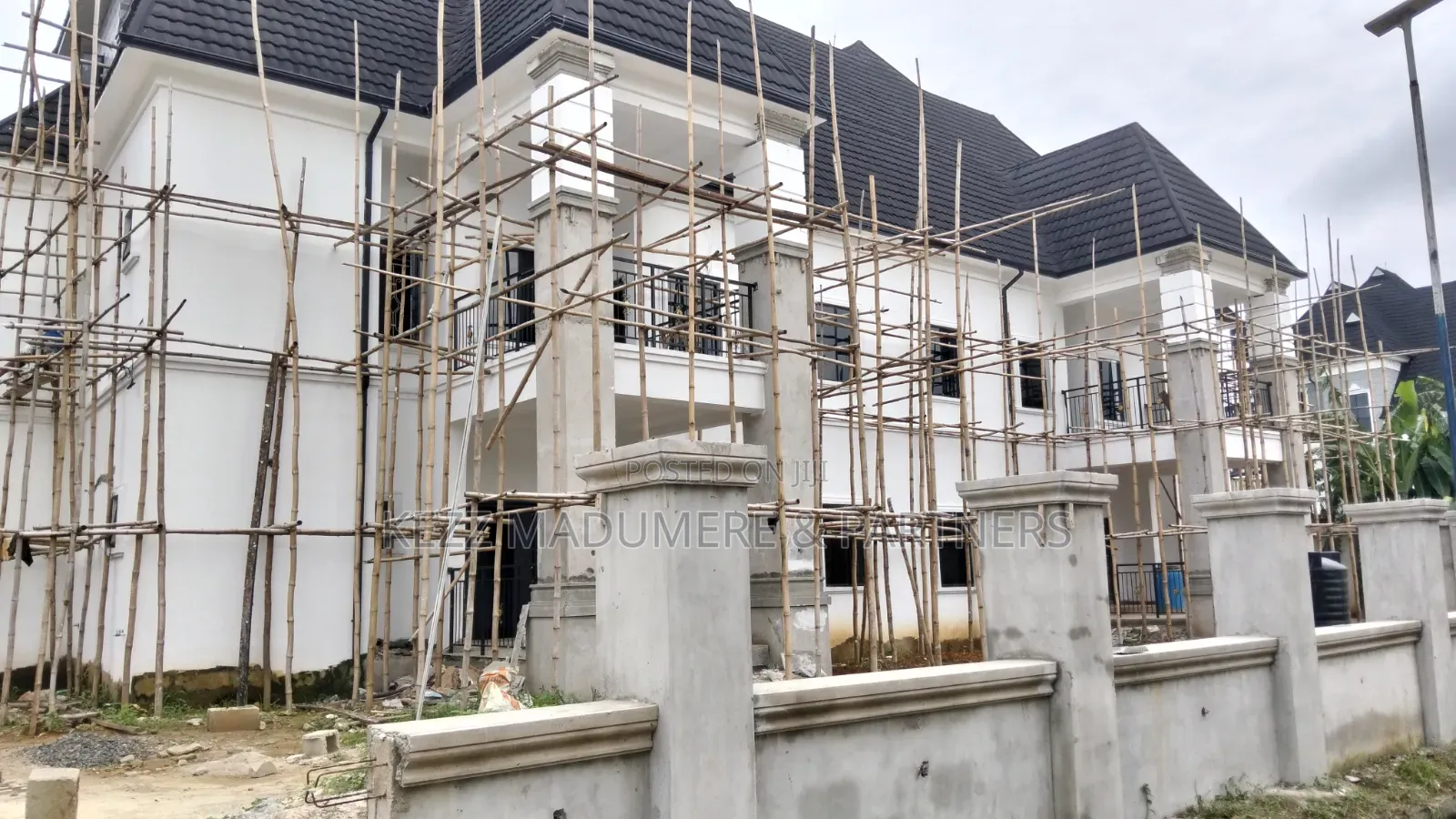 6bdrm Duplex in Main Nafbase Harmony for sale in Eliozu