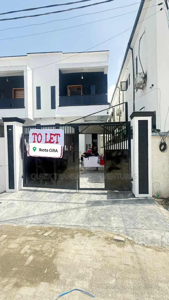 4bdrm Duplex in Ikota Gra, Chevron for rent in Chevron