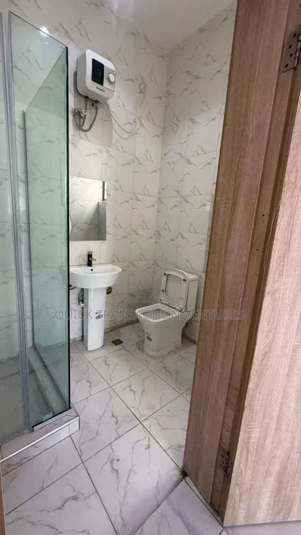 4bdrm Duplex in Ikota Gra, Chevron for rent in Chevron