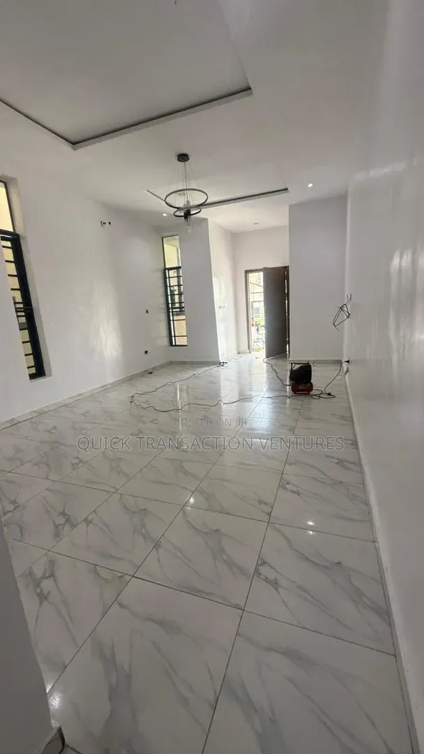 4bdrm Duplex in Ikota Gra, Chevron for rent in Chevron