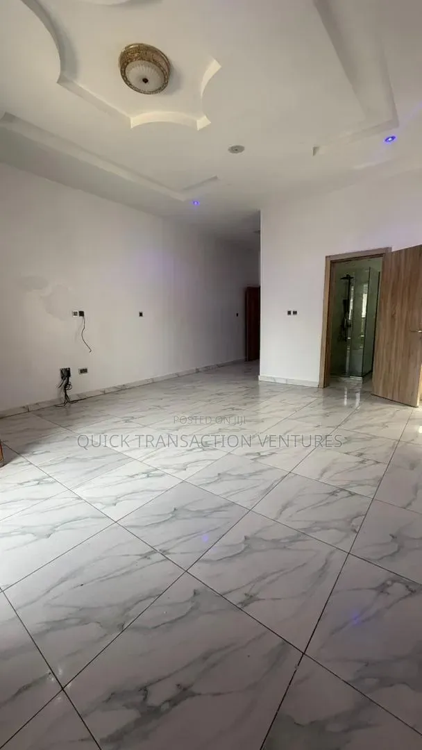 4bdrm Duplex in Ikota Gra, Chevron for rent in Chevron