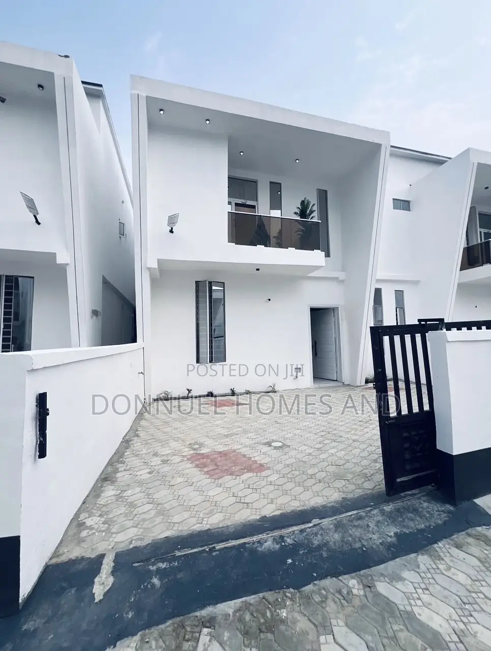 4bdrm Townhouse / Terrace in Ikota for rent in Ikota