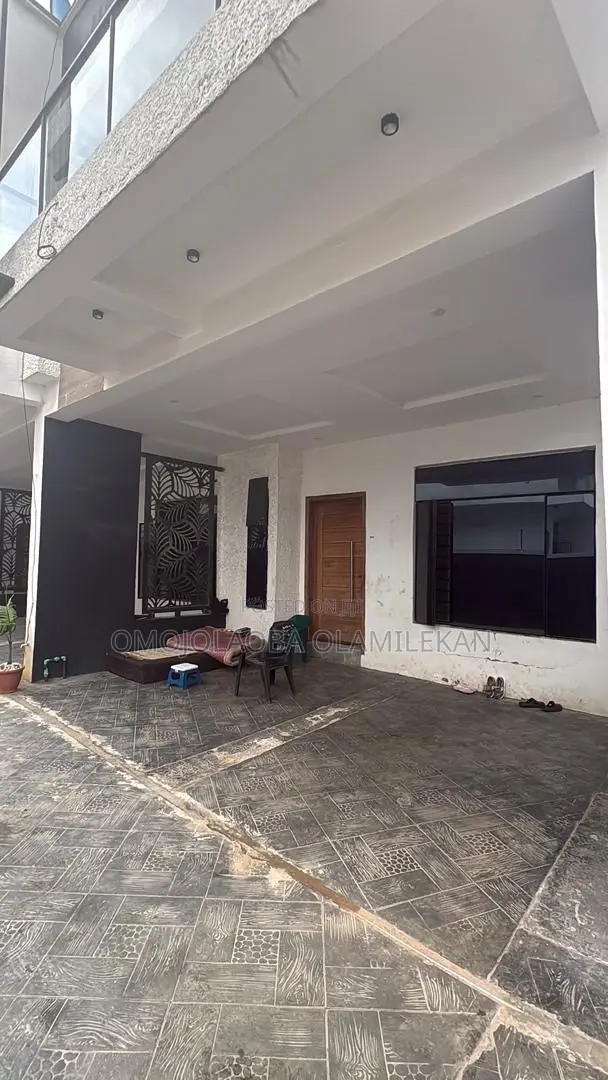 4bdrm Duplex in Ikota for rent in Ikota