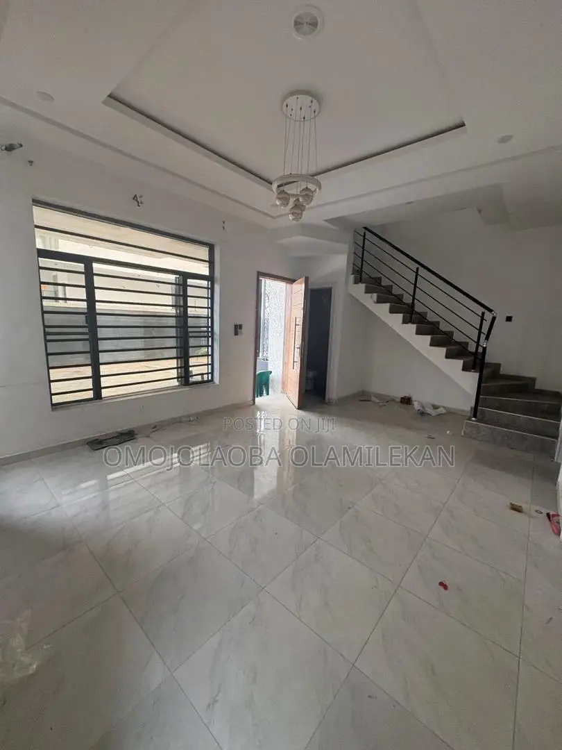 4bdrm Duplex in Ikota for rent in Ikota