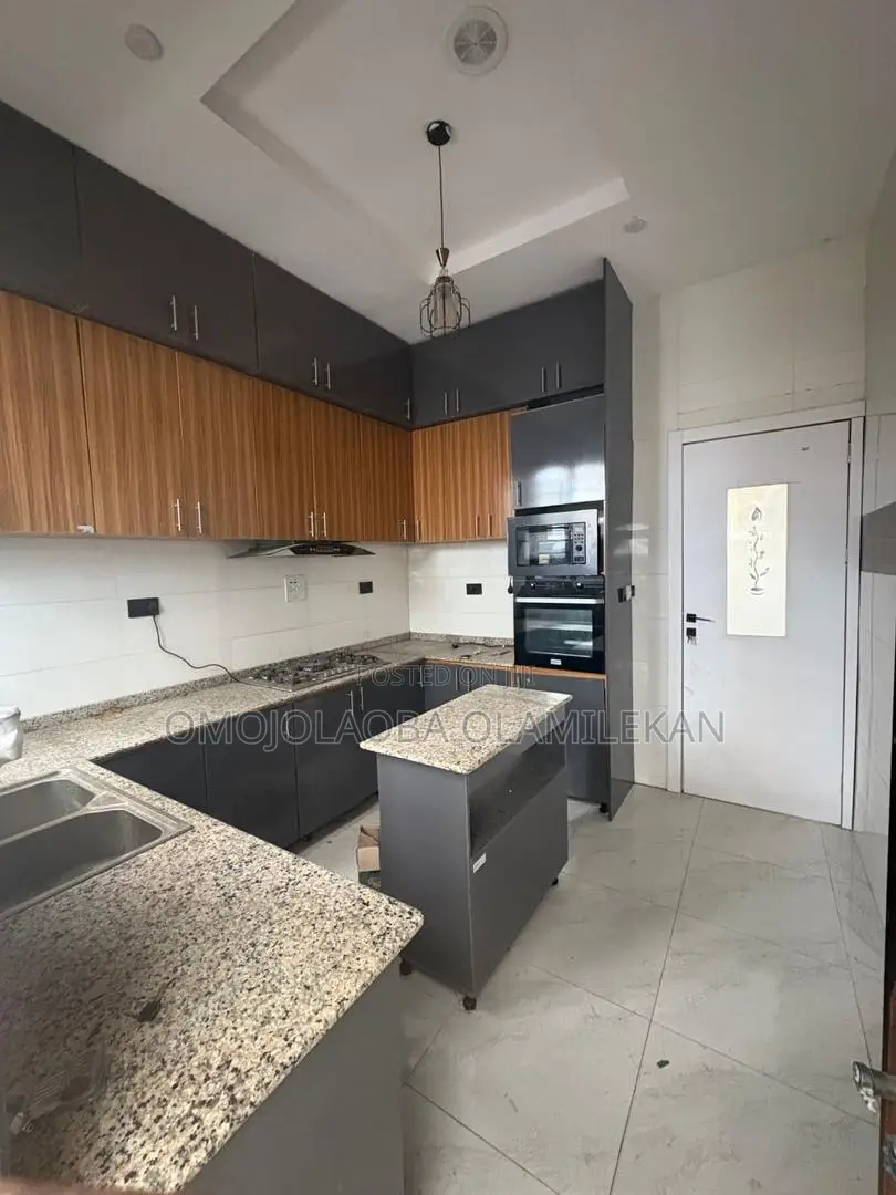 4bdrm Duplex in Ikota for rent in Ikota