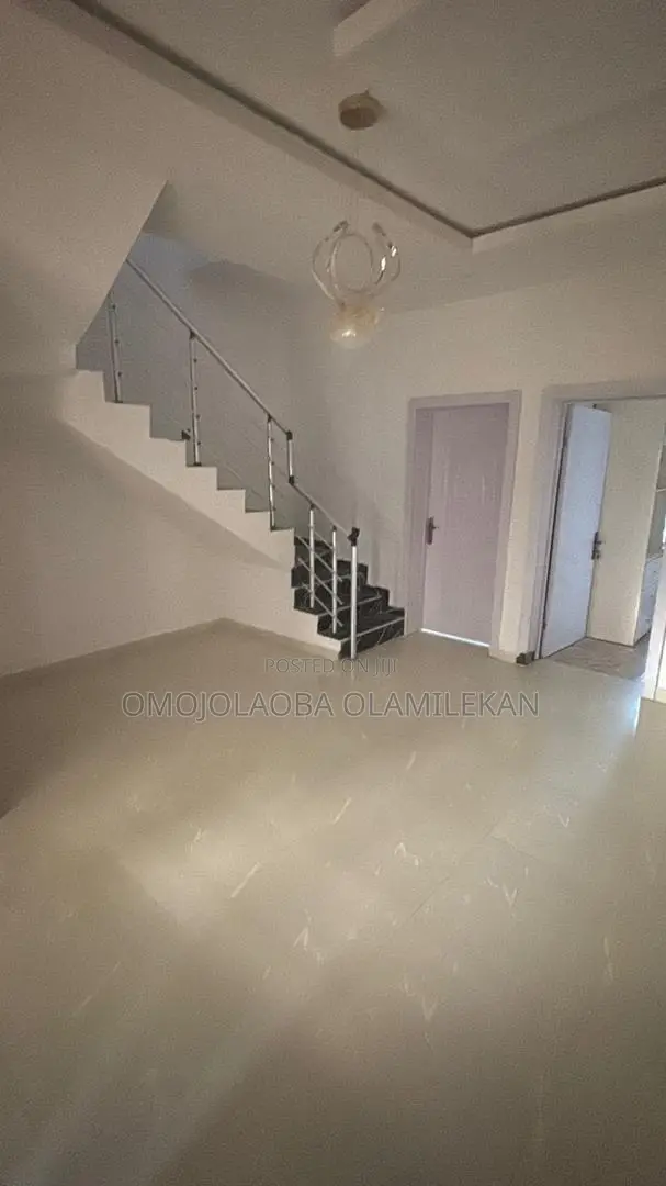 4bdrm Duplex in Ikota for rent in Ikota