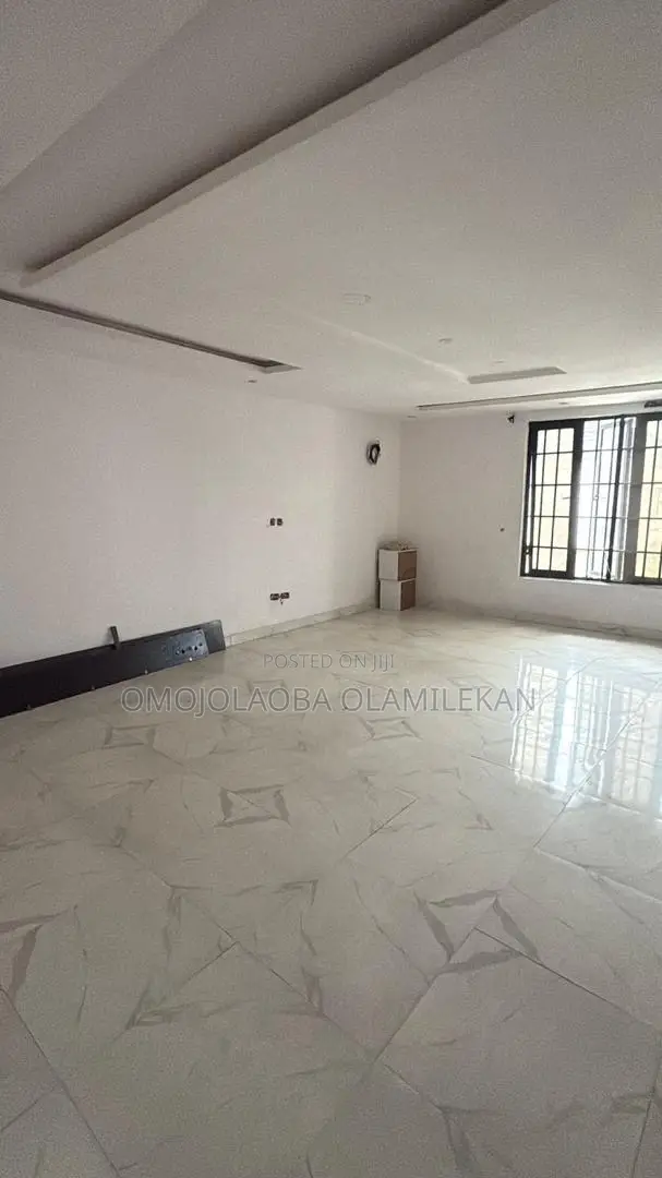 4bdrm Duplex in Ikota for rent in Ikota