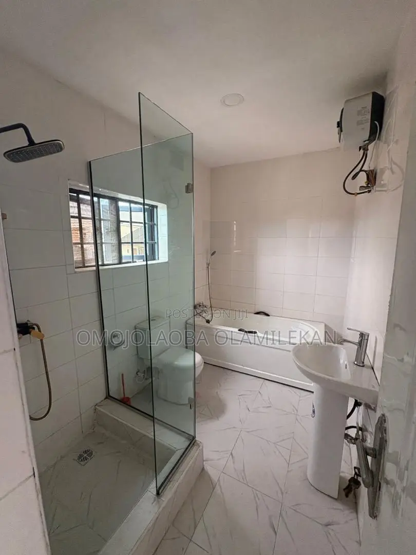 4bdrm Duplex in Ikota for rent in Ikota