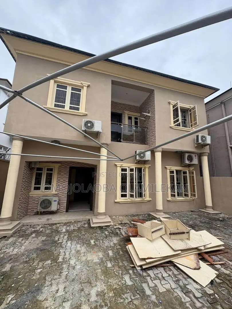 3bdrm Duplex in Ikota for rent in Ikota