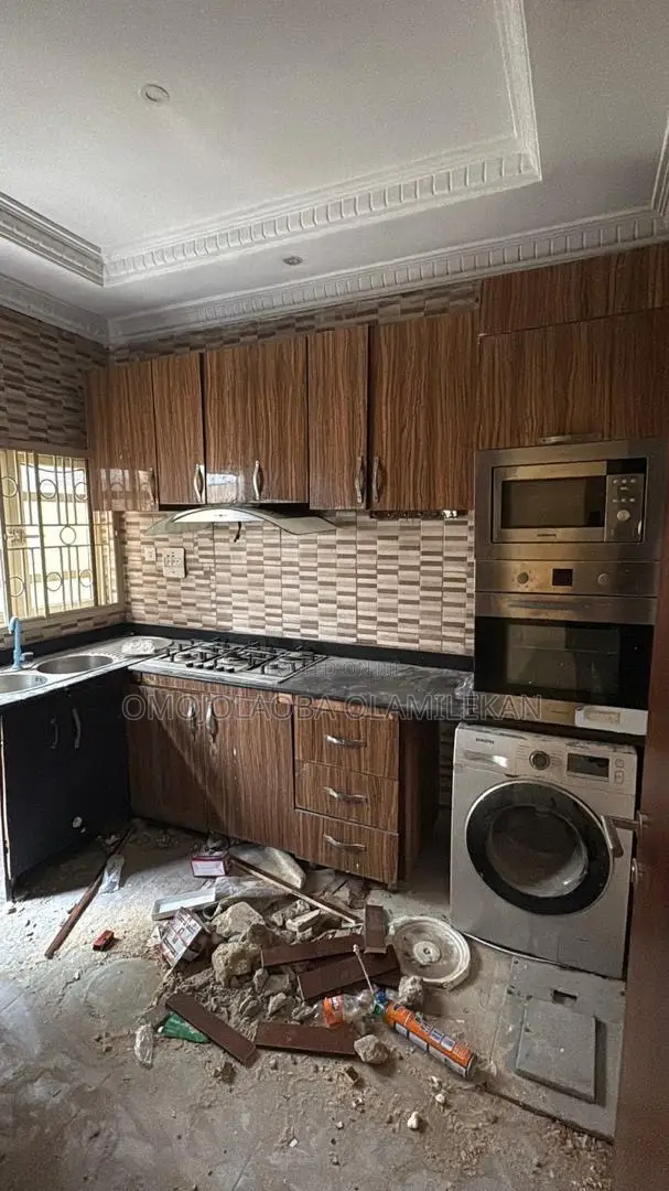 3bdrm Duplex in Ikota for rent in Ikota