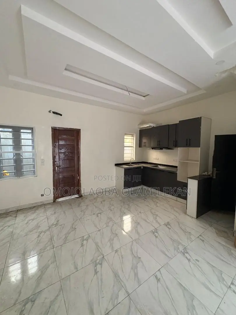 3bdrm Duplex in Ikota for sale in Ikota