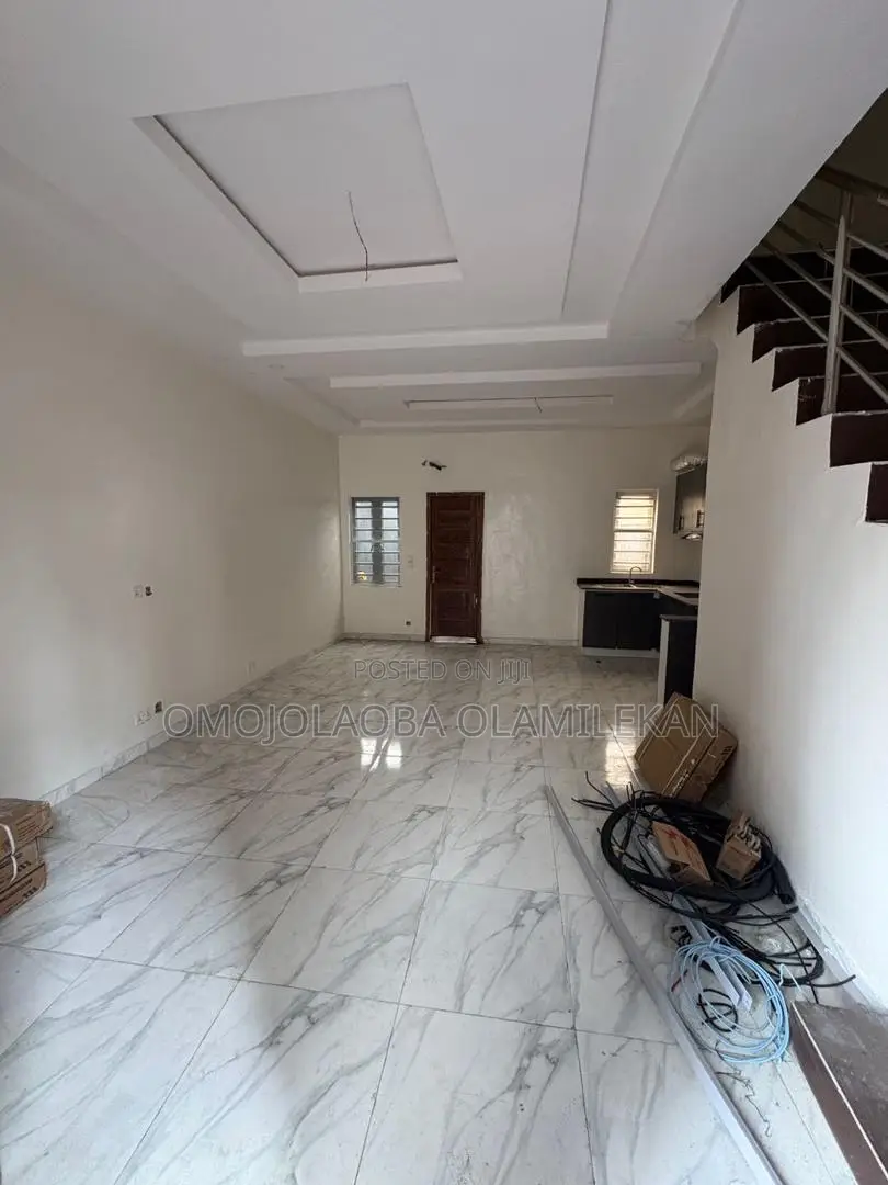 3bdrm Duplex in Ikota for sale in Ikota