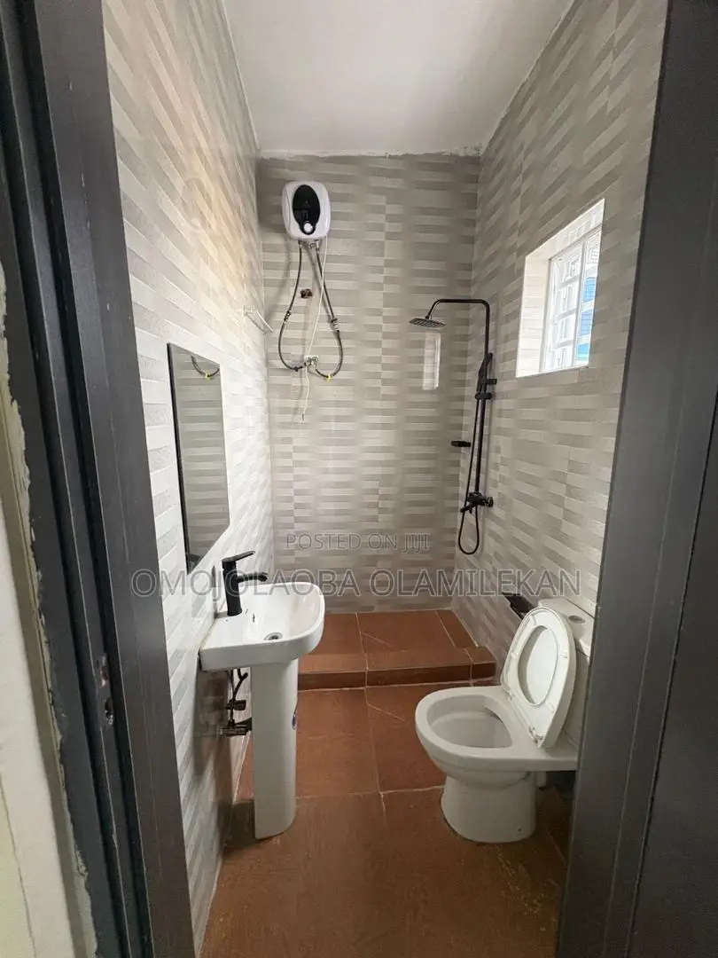 3bdrm Duplex in Ikota for rent in Ikota