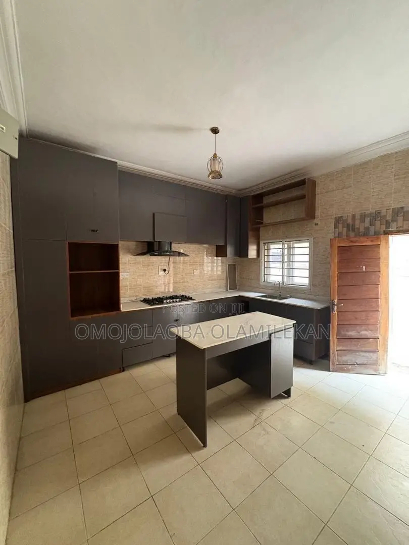 5bdrm Duplex in Ikota for rent in Ikota
