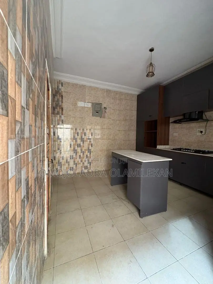 5bdrm Duplex in Ikota for rent in Ikota