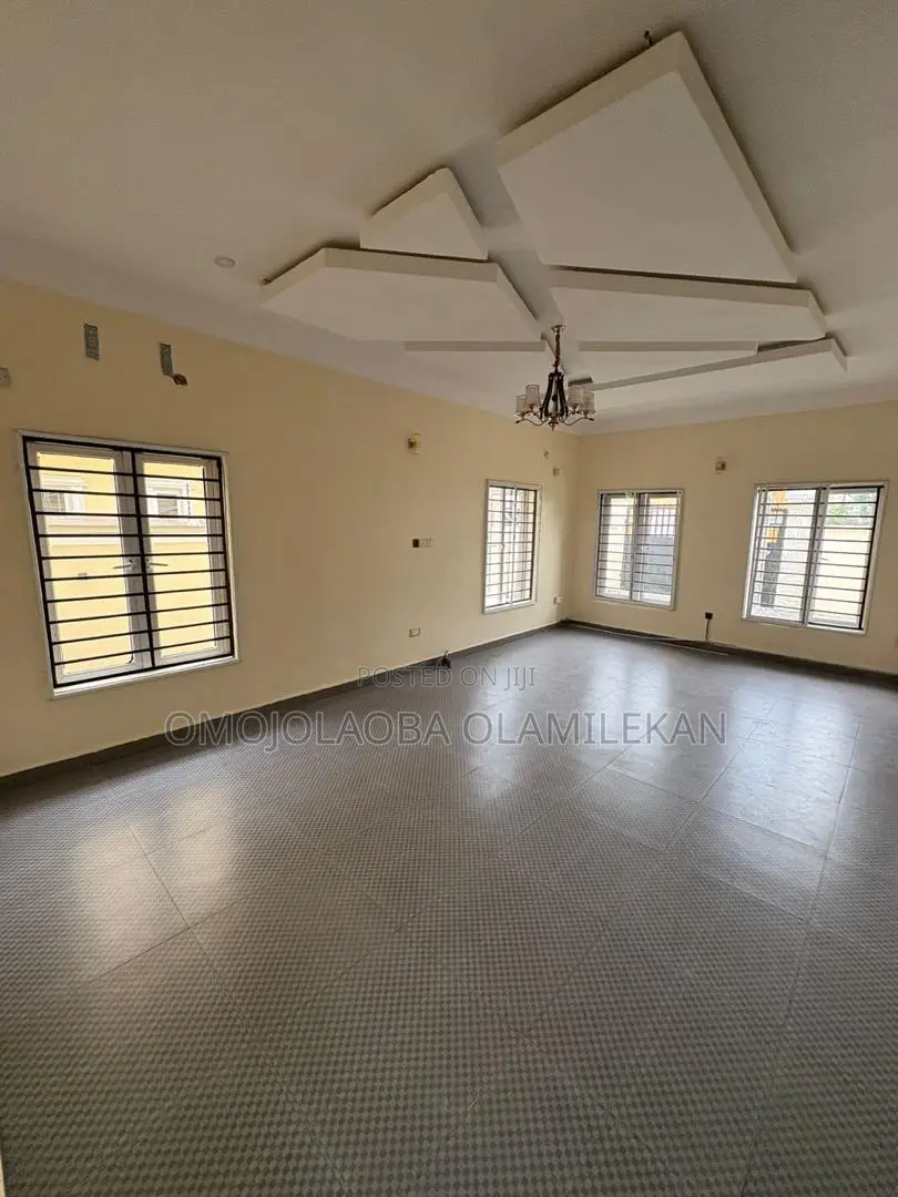5bdrm Duplex in Ikota for rent in Ikota