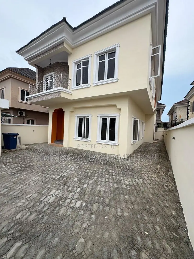 5bdrm Duplex in Ikota for rent in Ikota