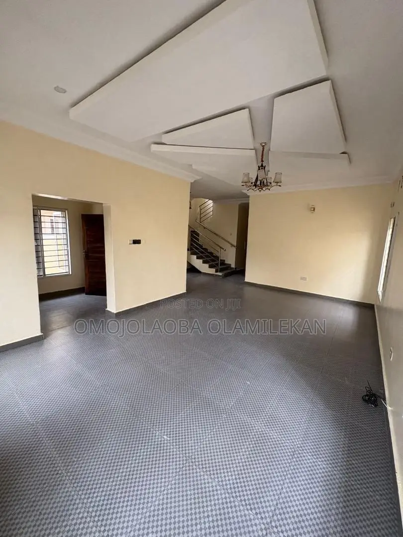 5bdrm Duplex in Ikota for rent in Ikota